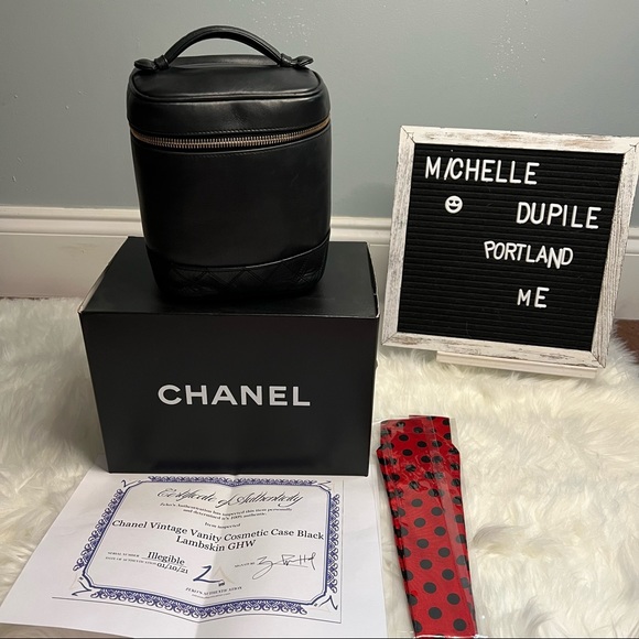 CHANEL Handbags - Chanel vintage vanity cosmetic lambskin ghw
